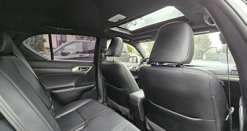 Lexus CT cena 62000 przebieg: 115000, rok produkcji 2016 z Rzeszów małe 137